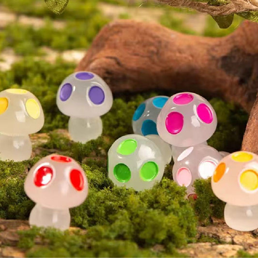 Leuchtend im Dunkeln – Pilze – bunt – Höhe 2 cm – 8 Stück