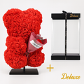Beer DELUXE auf Ständer 25 cm – Rot Schaumstoff mit Blumenstrauß – in luxuriöser Geschenkverpackung 25 cm