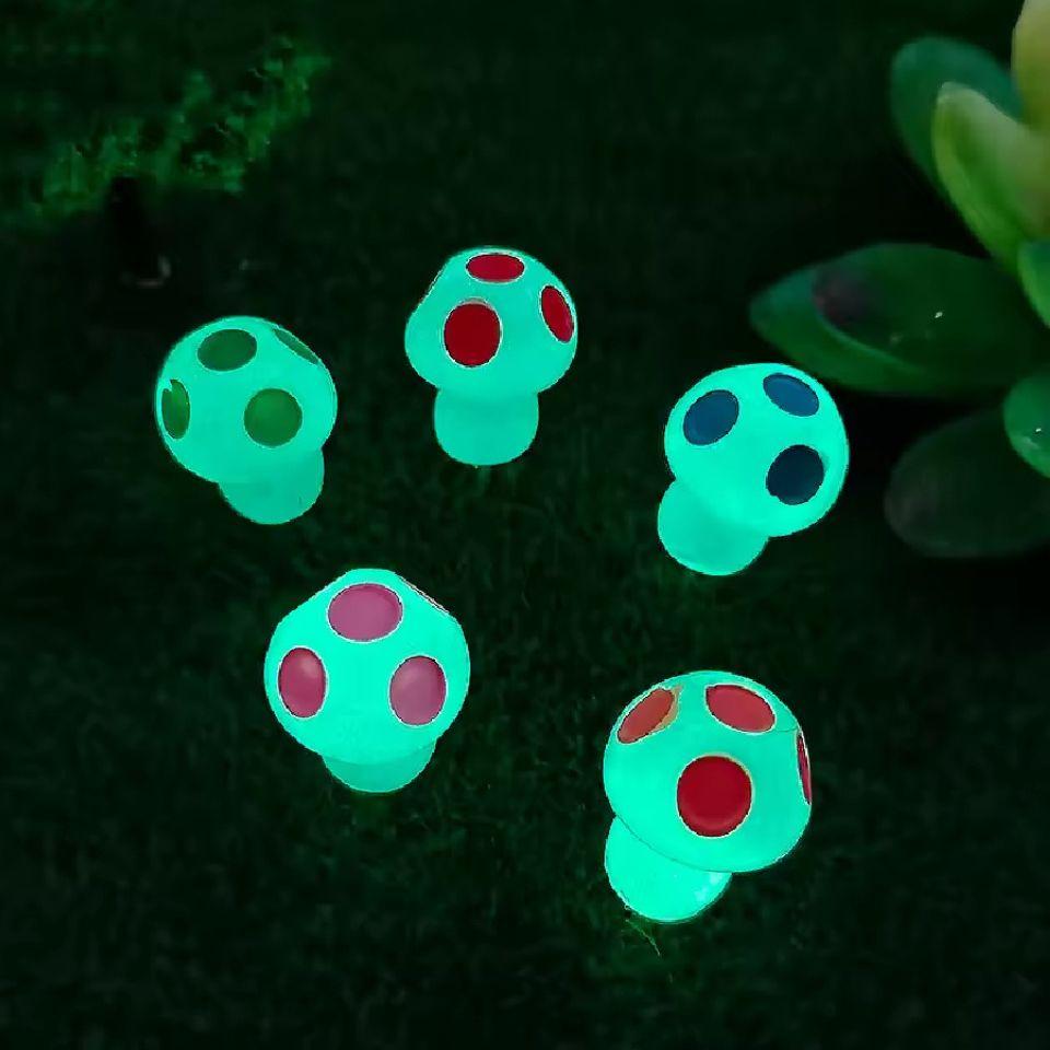 Leuchtend im Dunkeln – Pilze – bunt – Höhe 2 cm – 8 Stück